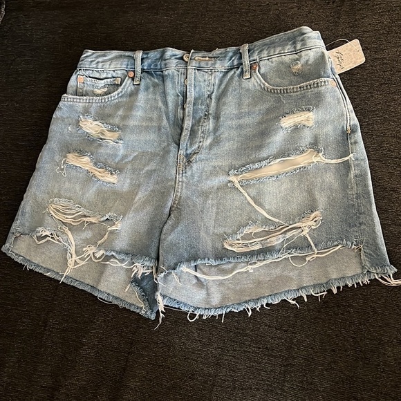 FREE People We The Free Maggie Mid Rise Short in Kiss Me - Picture 5 of 9